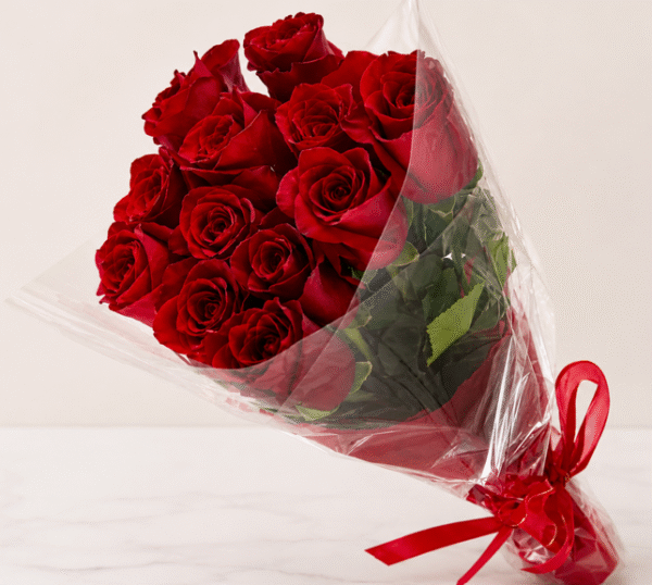 Red Rose Bouquet Lahore – Fresh classic red roses arranged in elegant wrapping for romantic gifting